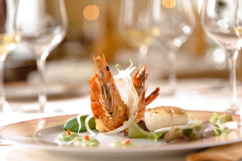Hotel Mediterraneo นอยชตัดท์ อัน แดร์ ไวน์ชตราเซอ ภายนอก รูปภาพ