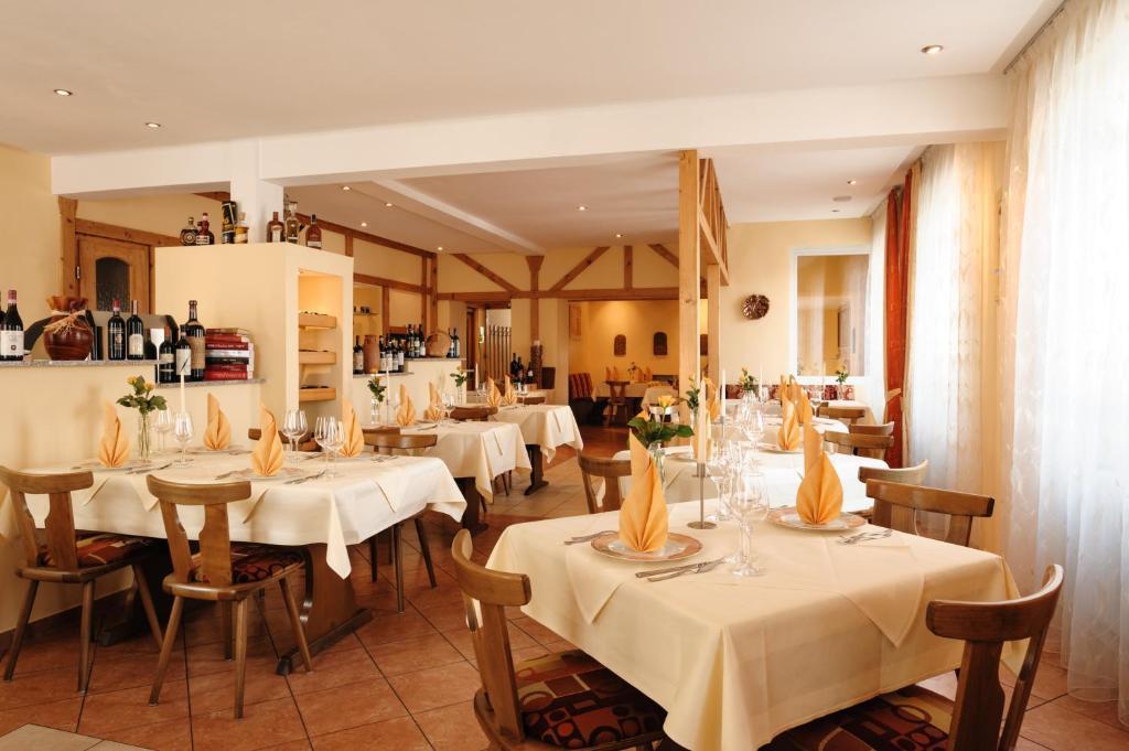 Hotel Mediterraneo นอยชตัดท์ อัน แดร์ ไวน์ชตราเซอ ภายนอก รูปภาพ