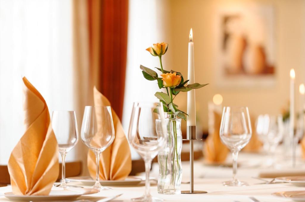 Hotel Mediterraneo นอยชตัดท์ อัน แดร์ ไวน์ชตราเซอ ภายนอก รูปภาพ